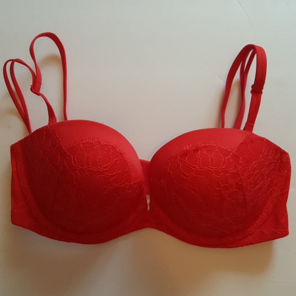 *NWT* VICTORIA'S SECRET LACEY, SEXY BRA.